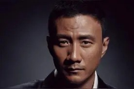 想把自己打造成沙漠硬汉吗？跟着胡军大哥来学习硬汉搭配技巧吧图片