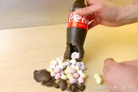 可乐又出新玩法，做个高仿巧克力可乐瓶吧，化点巧克力就行太简单图片