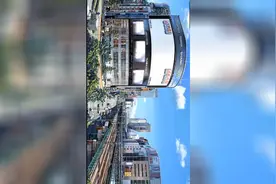 人每天都要扮演不同的身份 不为什么 只要开心就好