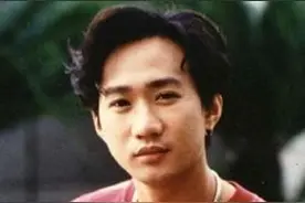 小G娜到黄家驹墓前祭拜，他为何发怒网络开喷图片