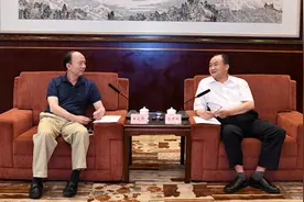 李仲彬会见重庆市旅游考察团一行图片