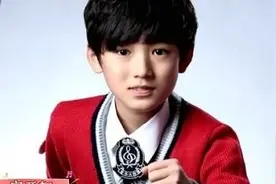 “静默美男”宋亚轩，其实你就是夜空中最亮的那颗星图片