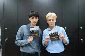 EXO大哥XIUMIN和老幺世勋同框 网友:你俩真的差4岁？图片