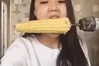 搞笑动态图|重温美女用电钻吃玉米图片