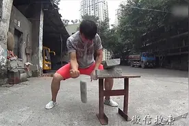 不可思议！90后小伙铁砂掌居然练到这种境界图片