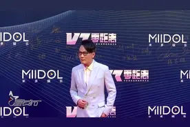 情歌王子张信哲是个好奇宝宝 VR尝新不断 大牌明星云集图片