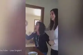 实拍准外婆得知女儿怀孕后欣喜尖叫1分钟图片