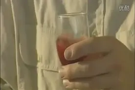 实拍蛇毒滴进血液，血液瞬间变果冻！视频封面