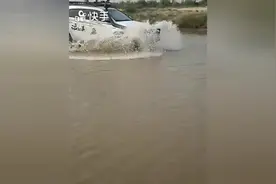 昨天下暴雨，车脏完了，今天集体开到海边洗车，又变新车了图片