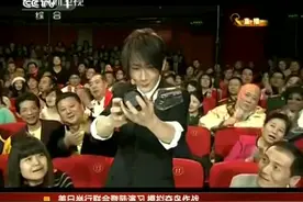 看看网友如何揭秘刘谦酒杯穿透红酒瓶魔术?图片