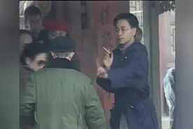 《霸王别姬》珍贵拍摄花絮 张艺谋来探班，张国荣片场抽烟视频封面