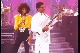 惠姨1998年格莱美现场演唱并且热舞，实在是难得的经典现场！图片