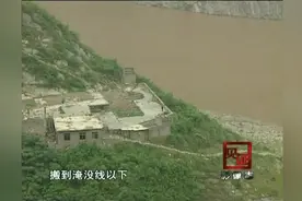 2002年重庆的珍贵影像，只有他一家没有搬家了视频封面