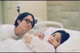 丁文琪产子“酷比”，当妈后首发文赞林宥嘉：100分的队友！视频封面