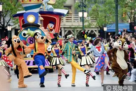 走进童话王国，上海迪士尼乐园花车巡游精彩纷呈图片