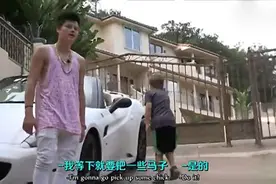 9岁男孩用法拉利搭讪 美女大喜欣然上车图片