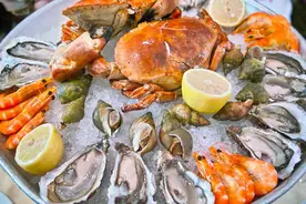 军医科普：海鲜真的不能和水果一起吃？图片