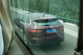 今天合肥到安庆的高速，路上堵车，居然有这么多车违规走紧急车道视频封面