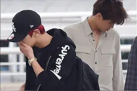 EXO飞往日本获粉丝追车场面浩大 灿烈一路低头捂嘴似身体不适图片