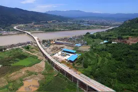 雅康高速首段贯通 芦山新增生命通道图片