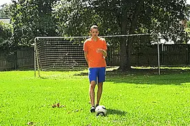 任意球经典教程之外脚背射门技巧（细节到位）图片