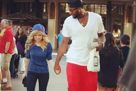 NBA身高差距最大的夫妻组合，奥胖错失榜首，波什像巨人！图片