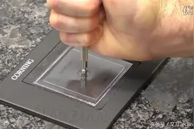 内幕揭秘：不怕钥匙不怕砂石的手机玻璃，为什么还会有划痕？图片