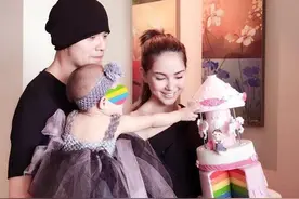 被挡眼睛也能认出这是周杰伦的女儿，混血基因全面失效！图片