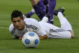 C罗被称作“跳水罗”  假摔的真相尽然是跑步姿势不对图片