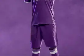 情侣衫！？巴萨皇马的客场球衣神撞色图片