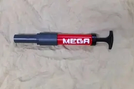 在打气筒中装入PVC管，从此成了孩子们最喜爱的玩具图片