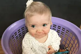 现实版拇指姑娘，侏儒症的小姑娘没有被父母放弃，快乐成为小模特图片