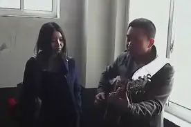 17岁高中女生楼道翻唱《因为爱情》，被称楼道王菲一夜爆红视频封面