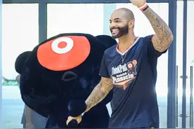 美职篮球星卡洛斯·布泽尔 火热现身重庆德普外国语学校图片