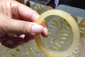 玩转昆明石博会|撩人心弦的珠宝玉石手镯图片