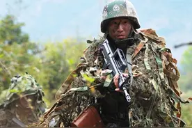 猛图曝光：深入敌后的特种兵必备生存技能，煎蛋烤鸡生吃蛇图片