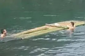 痛心！六岁哥哥救妹妹溺水亡 | 糟心！女子16万真钞"买"冥币...图片