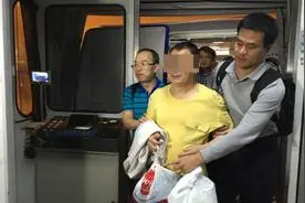 南苏丹维和烈士李磊杨树朋追悼会举行，被授予联合国和平勋章图片