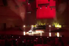 钢琴音乐会现场，还可以这样玩「现场直击」