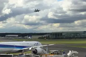 F-35展现悬停性能图片