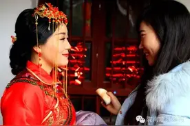 央视农民春晚康县女娶男嫁婚俗之——跨火盆图片