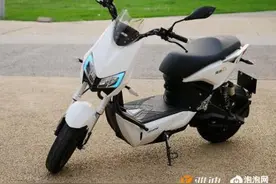 雅迪Z3试骑体验：高级随处可感 综合实力强图片