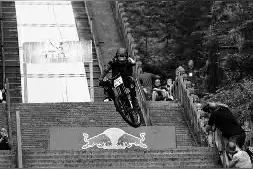 “天梯”速降！ 巴西选手15秒夺冠图片