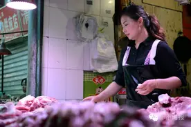 猪肉西施！篆新市场有个卖猪肉的90后老板娘 美得不要不要的图片