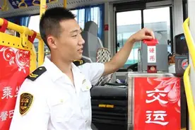 公交车配"假币识别神器" 1秒辨真伪自动"拒收"图片