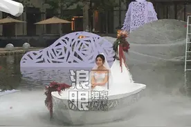 婚礼直播中，陈妍希婚礼另类出场更有恶吻CP同框图片