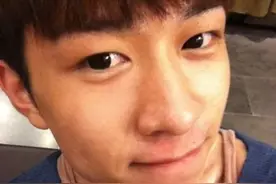 一个男孩从十八岁就爱上了一个女孩图片