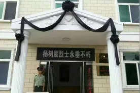 许昌万名群众送别维和烈士李磊、杨树朋 英雄一路走好!图片