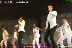 皇冠灯海下BigBang演唱会《谎言》，伴舞的服装亮了图片