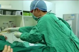 实拍男医生为孕妇接生 男医生：在我眼里只有器官视频封面